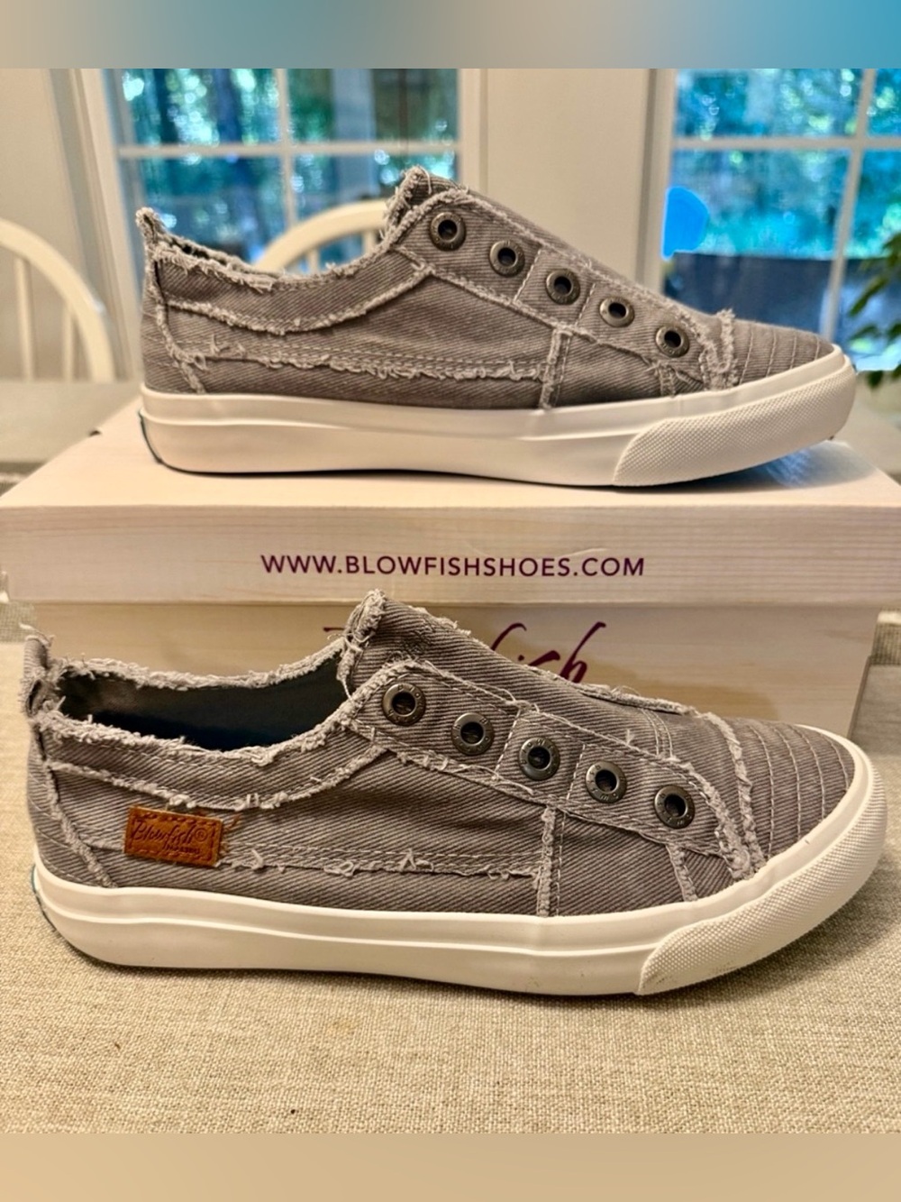 Blowfish women’s slip on shoe sneaker light gray hipster smoked twill